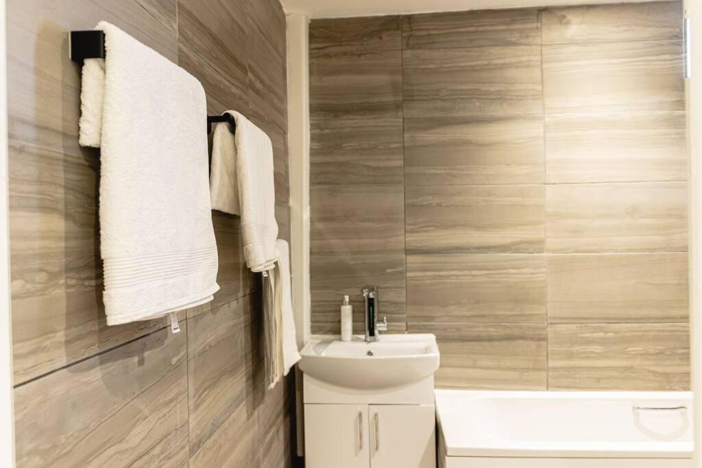 2 Bed With Free Parking Apartamento Londres Exterior foto